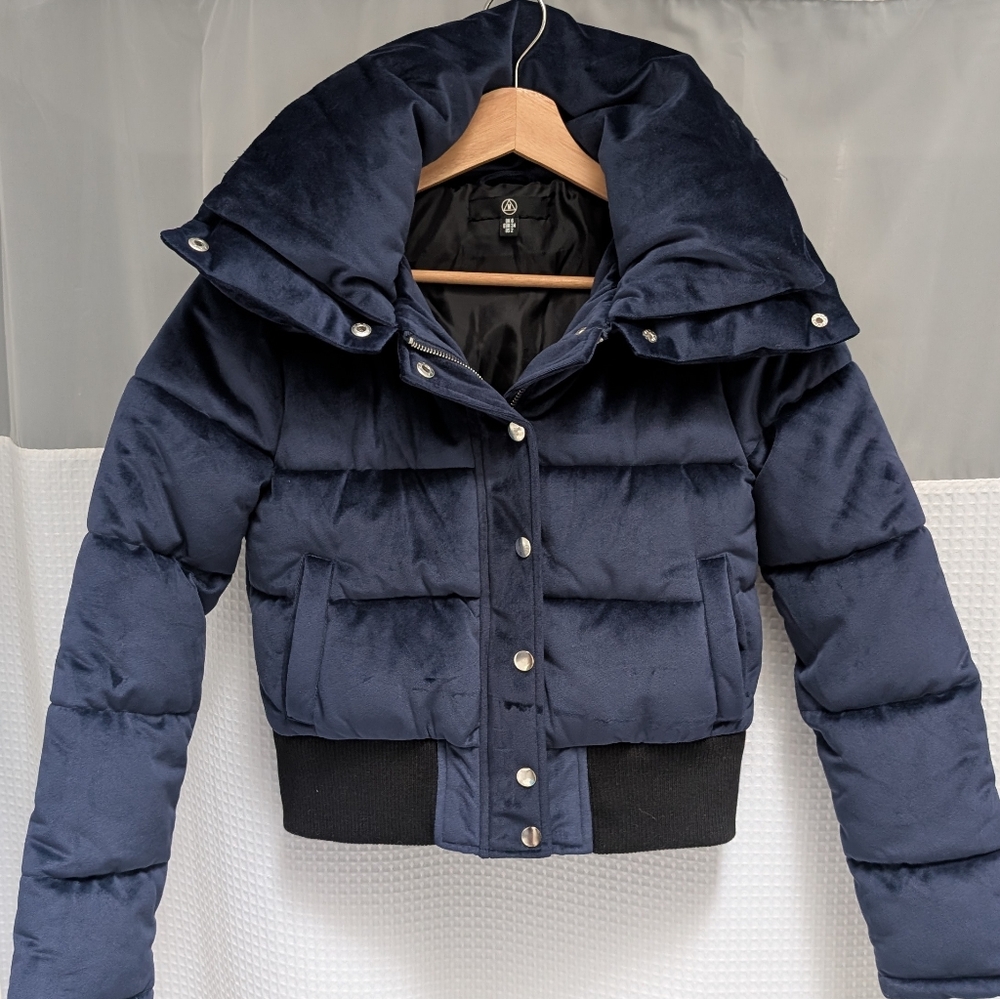Missguided Blue Velvet Cropped Puffer Coat Navy Size Small US 2